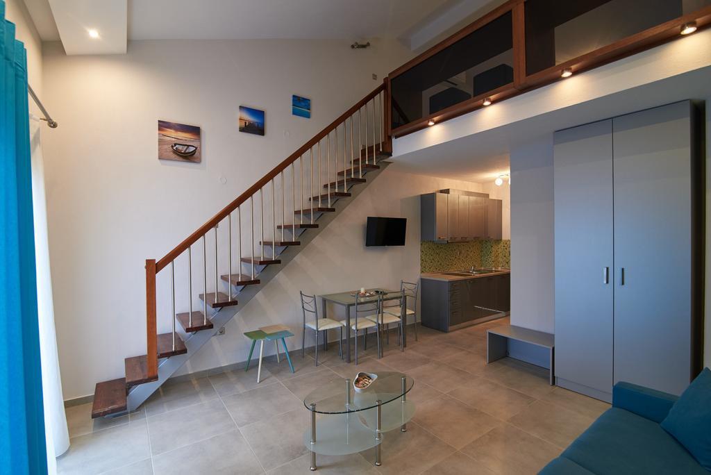 Grey House Apartments นิกิติ ห้อง รูปภาพ