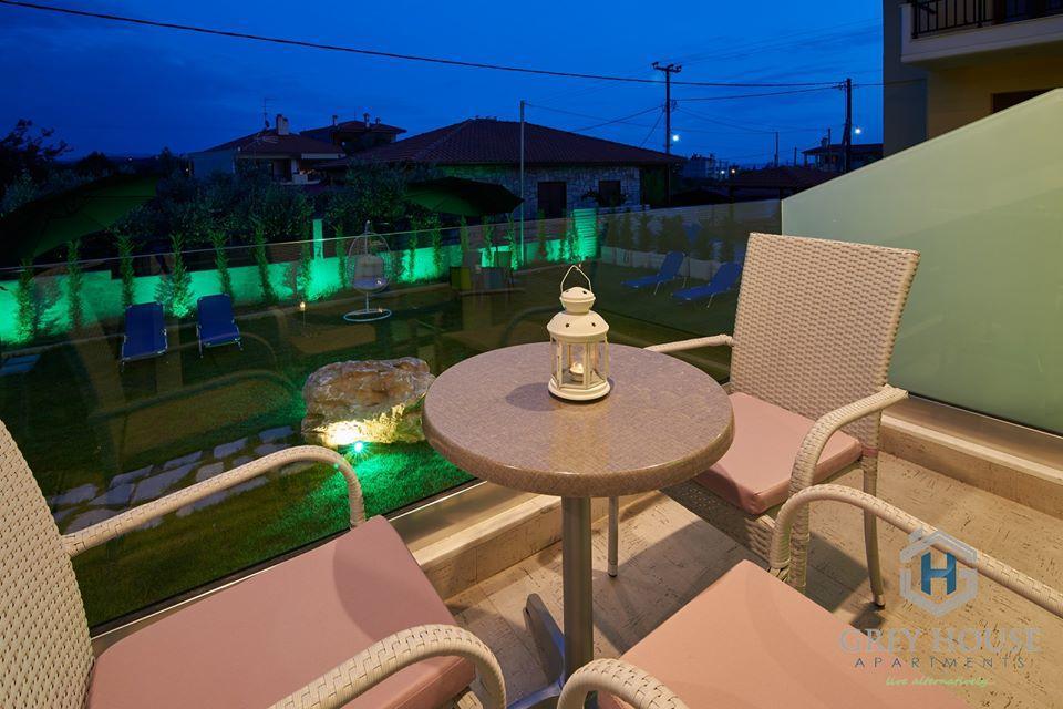 Grey House Apartments นิกิติ ภายนอก รูปภาพ