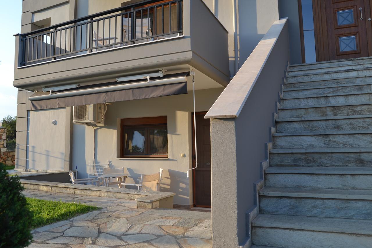 Grey House Apartments นิกิติ ภายนอก รูปภาพ