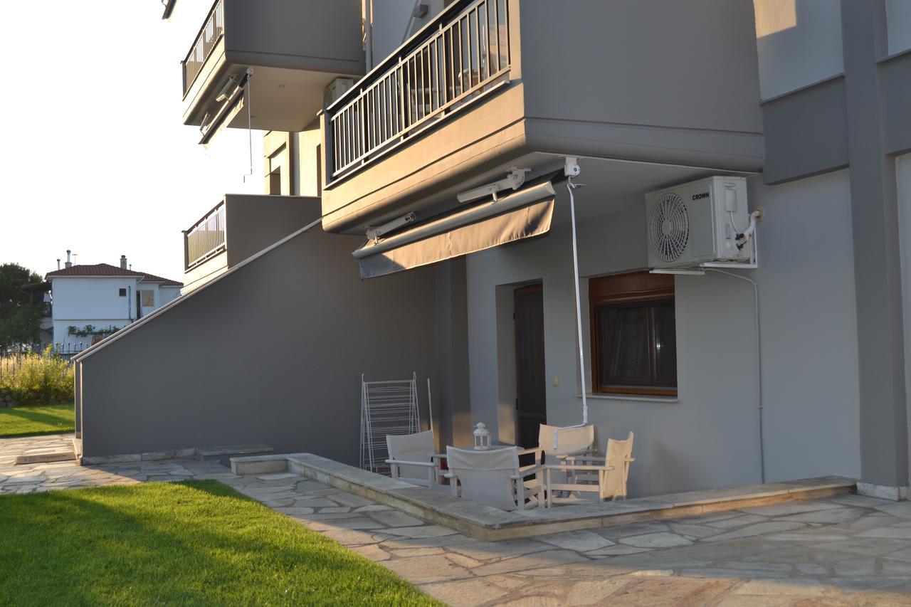Grey House Apartments นิกิติ ภายนอก รูปภาพ