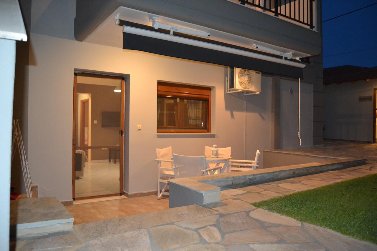 Grey House Apartments นิกิติ ภายนอก รูปภาพ